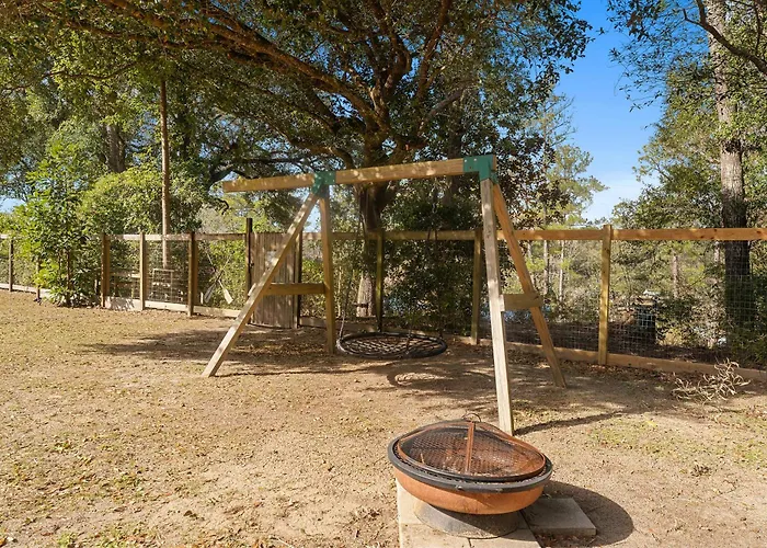 Holiday home Escape On The River Private Dock Kayaks Gazebo *